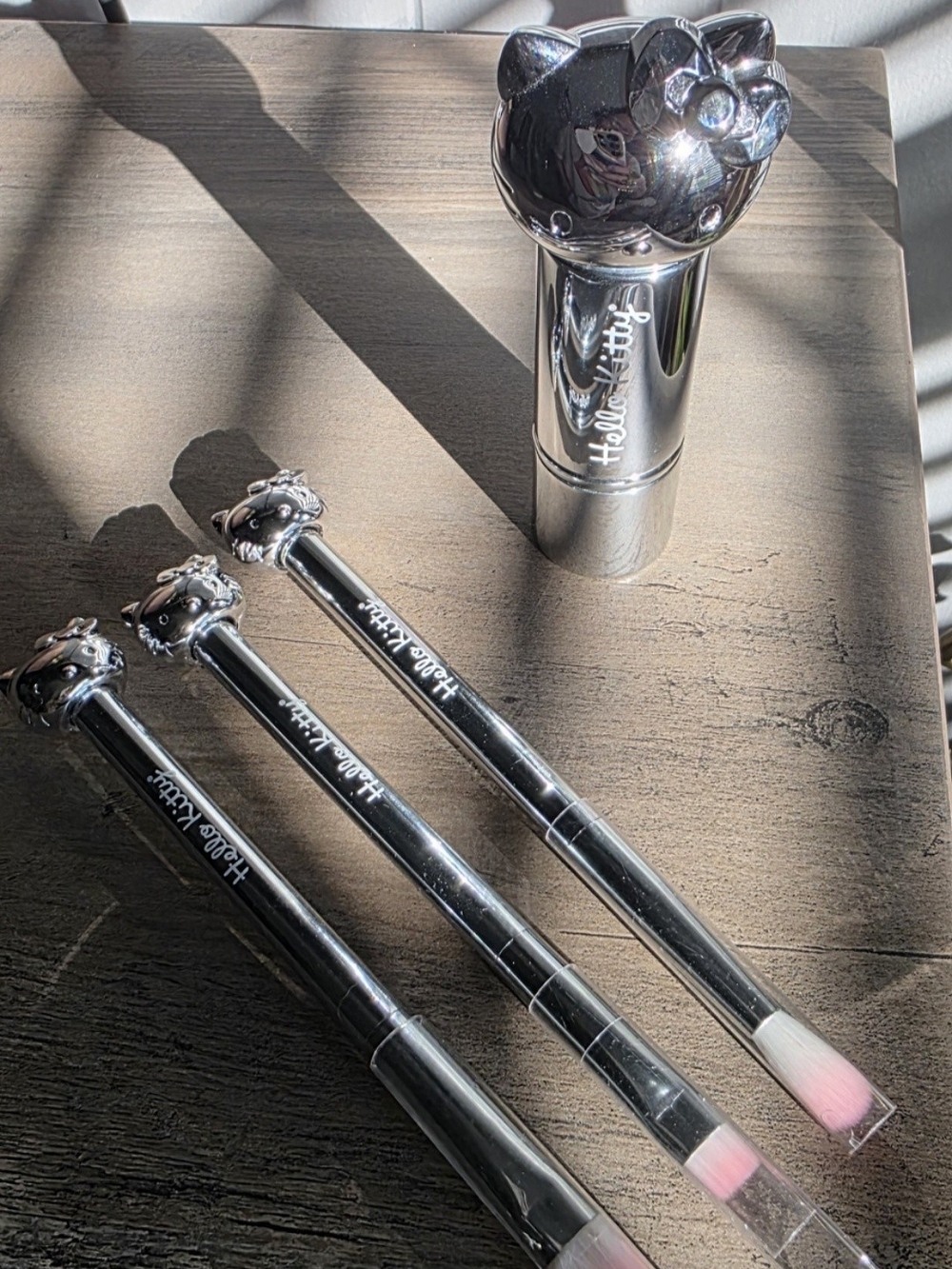 New Limited Edition Hello Kitty x Sephora Eye and face Brush Set in chrome metal